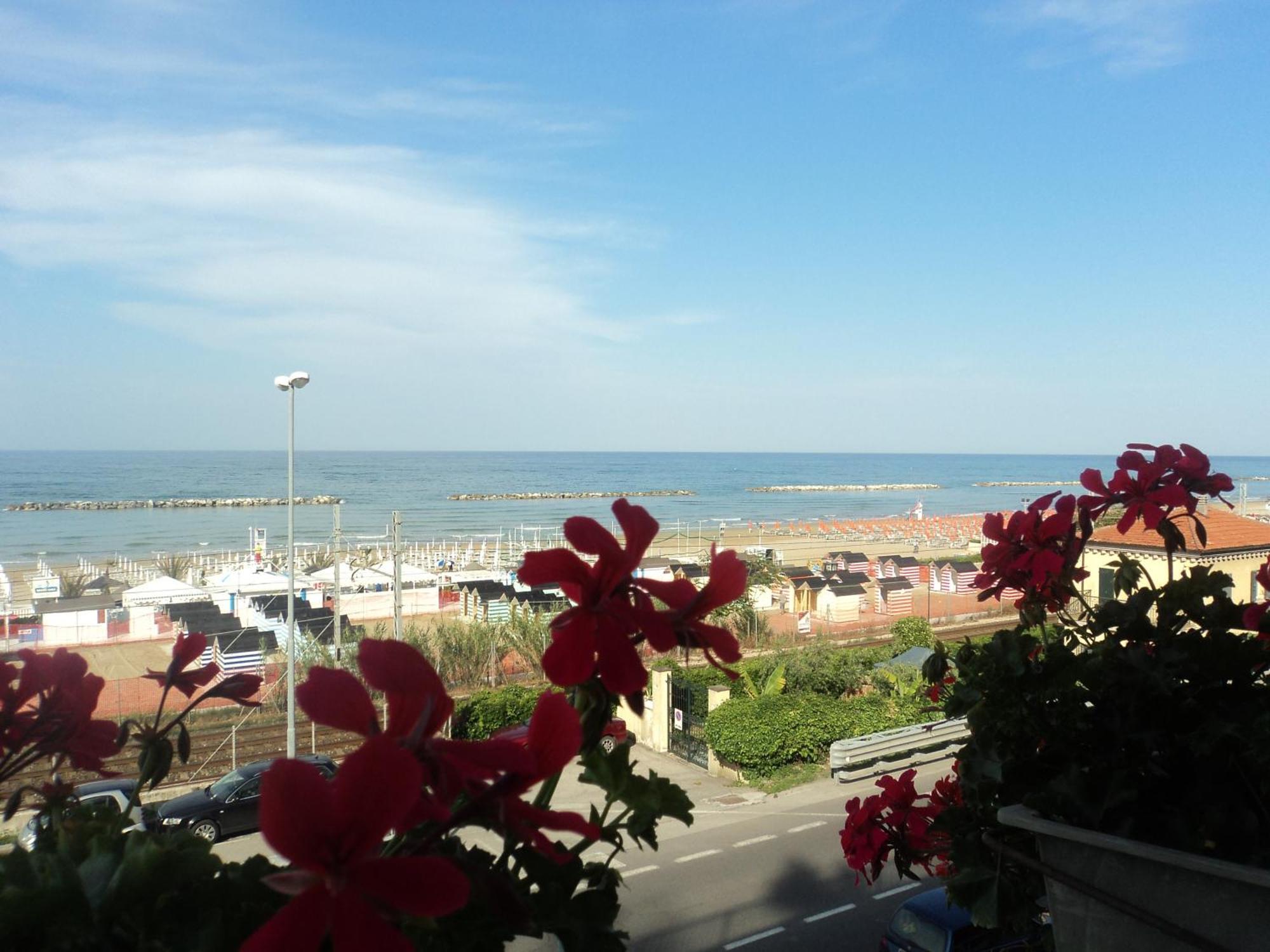 Hotel Ristorante Miramare Pesaro Exterior foto